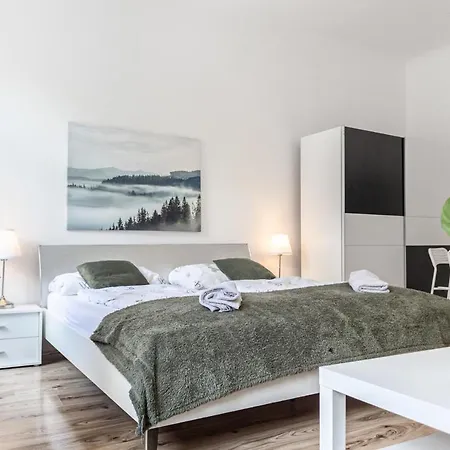 Affordable 2Br Apt- Connected To The Whole City Vienna Exterior photo
