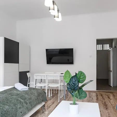 Affordable 2Br Apt- Connected To The Whole City Vienna Exterior photo